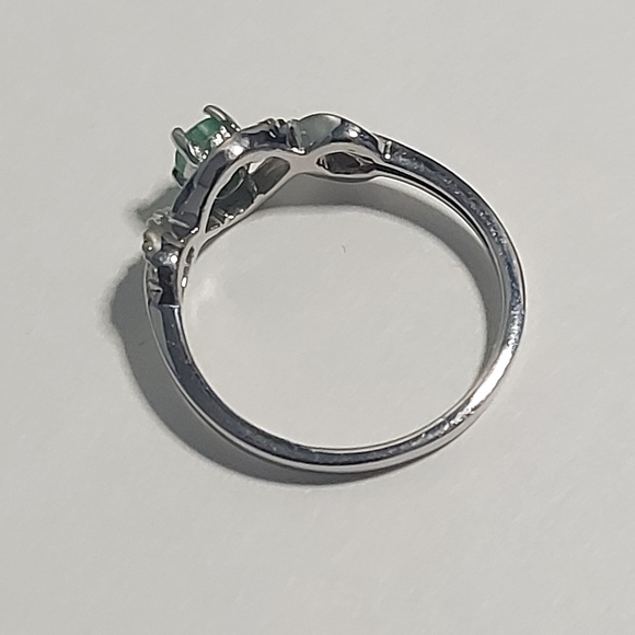 EMERALD RING WITH CZ SIMULATED DIAMONDS 925SS - Picture 5 of 11